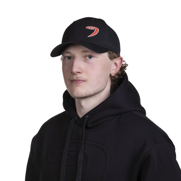 JYP lippis, punainen logo